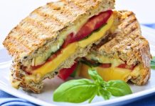 Organic sandwich with turkey
